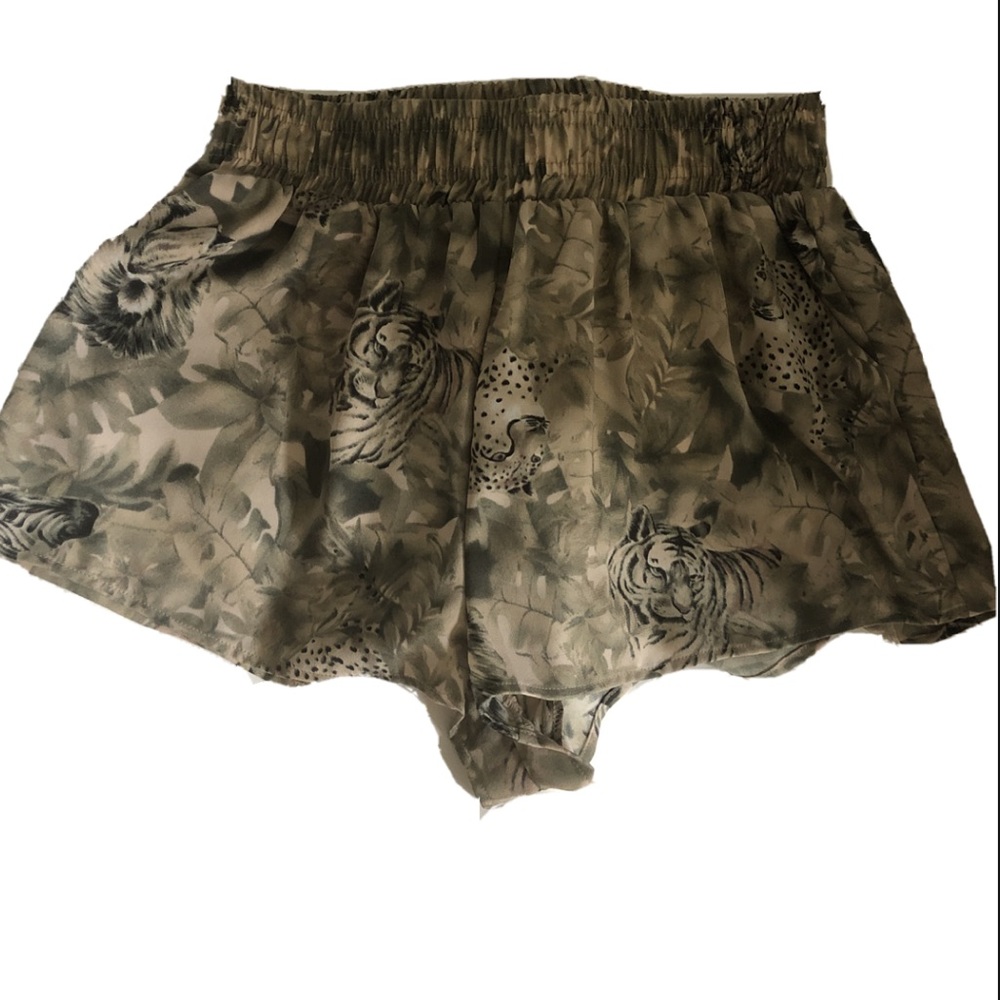 Show me your MuMu jungle big cat print swing short
